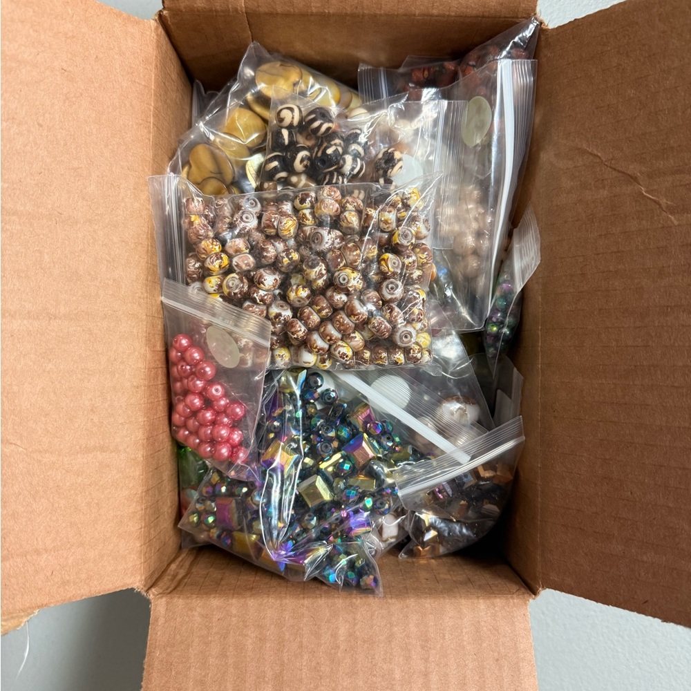 Assorted Beads Collection Lot#3 - Picture 10 of 10
